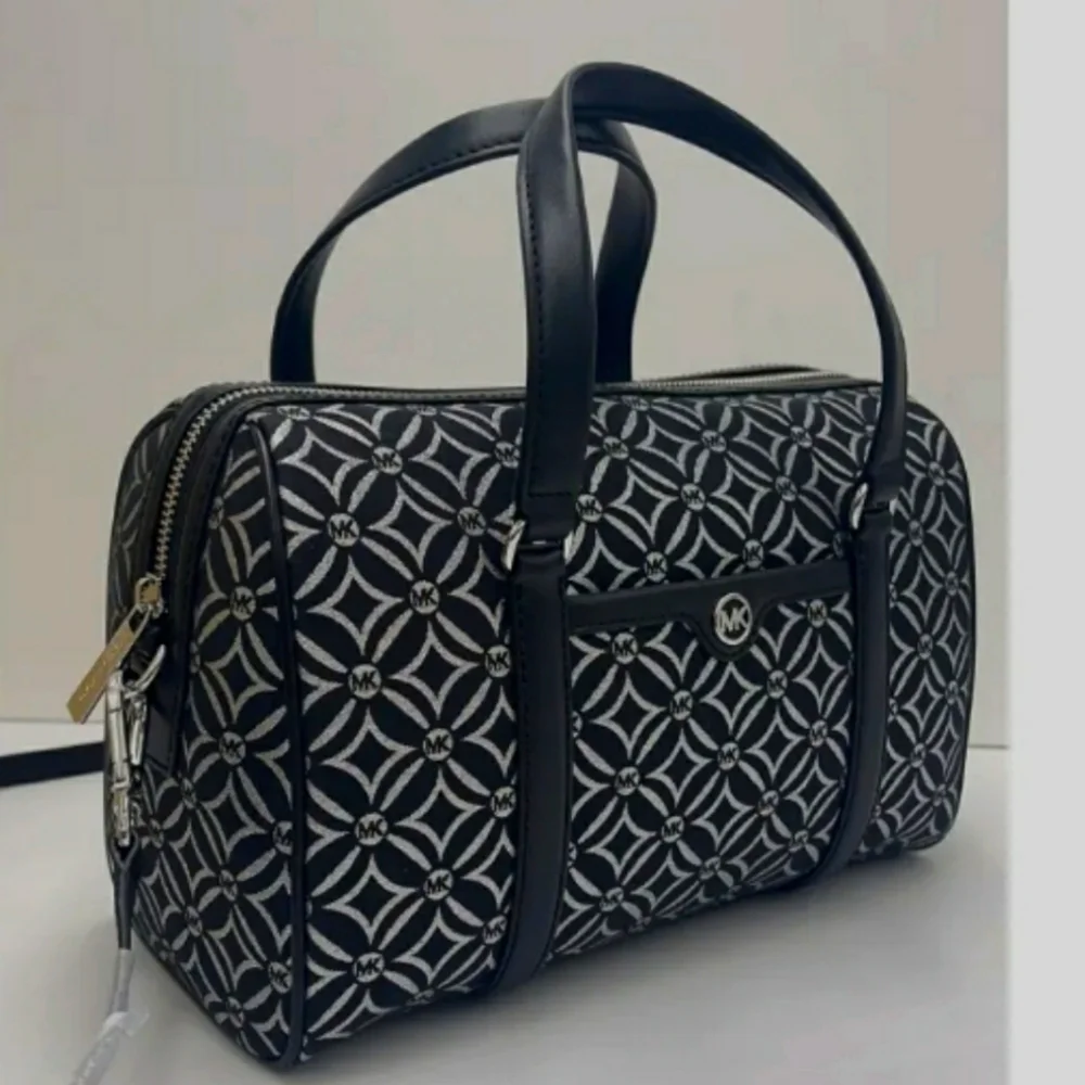 SOLD michael Kors Glitter Jet Set Crossbody - Picture 4 of 9